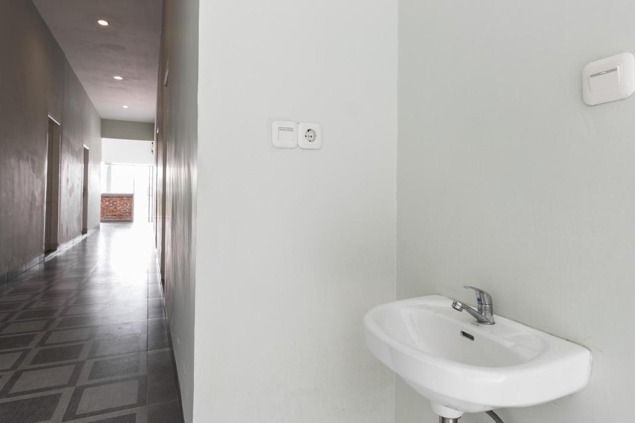 RedDoorz Plus near RS USU Medan 2 Exterior foto