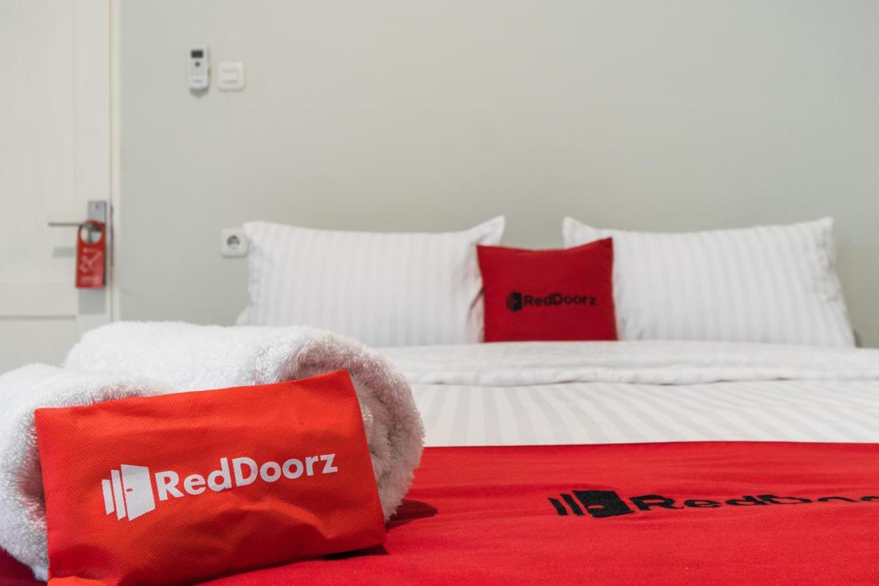 RedDoorz Plus near RS USU Medan 2 Exterior foto