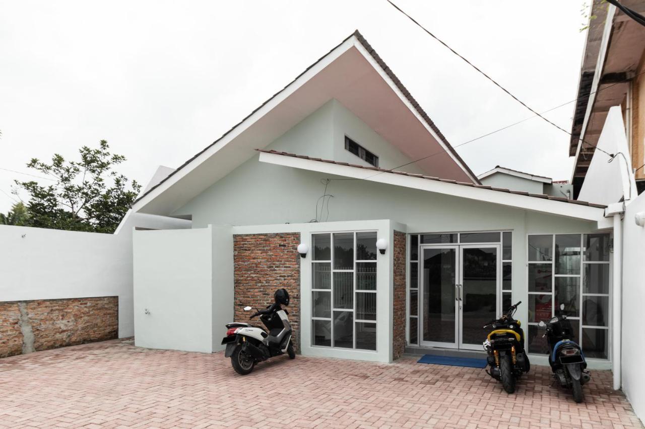 RedDoorz Plus near RS USU Medan 2 Exterior foto